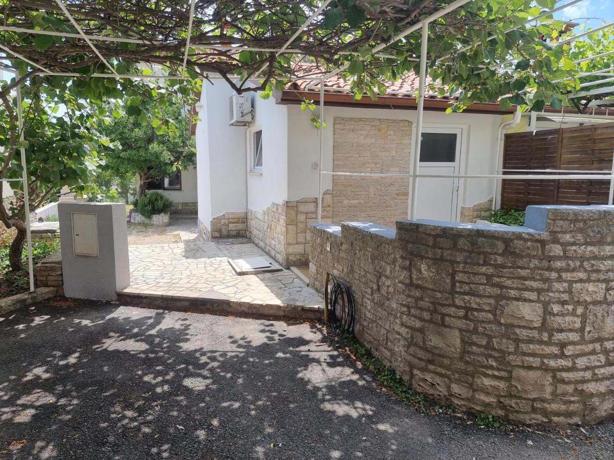 Studio Apartman Premantura Exterior photo